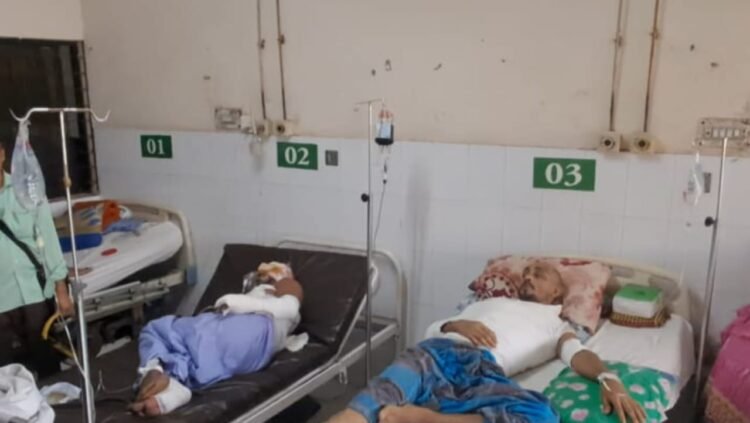 চমেকে এসি বিস্ফোরণ: সাততলা থেকে পড়ে দগ্ধ ৩ টেকনিশিয়ান