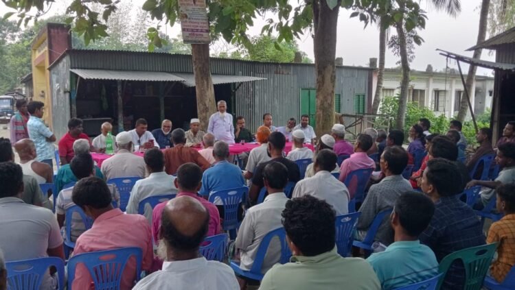 দৌলতপুরে – জেলা বিএনপির বিপ্লবী আহবায়ক রীতা’র  নির্দেশে খলসি বাজারে ৩১ দফা’র লিফরেট বিতরন
