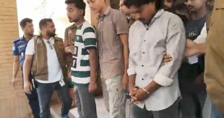 নাটোরে ডাকাত চক্রের ৭ সদস্যকে গ্রেপ্তার করেছে পুলিশ