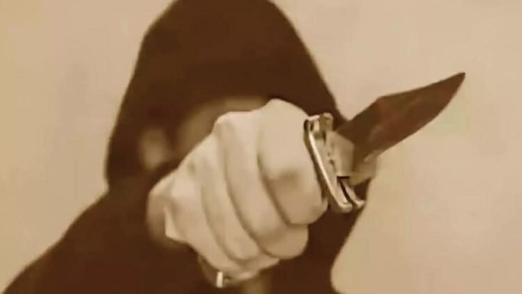 রাত্রেবেলা সিঁধ কেটে ঘরে ঢুকে বন্ধুকে খুন করল বন্ধু