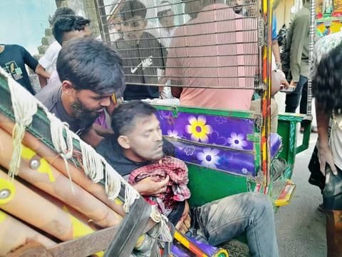 নাটোরে অনলাইন জুয়া নিয়ে দুই ভাইয়ের বিরোধ মিটাতে গিয়ে ছুরিকাঘাতে যুবক নিহত