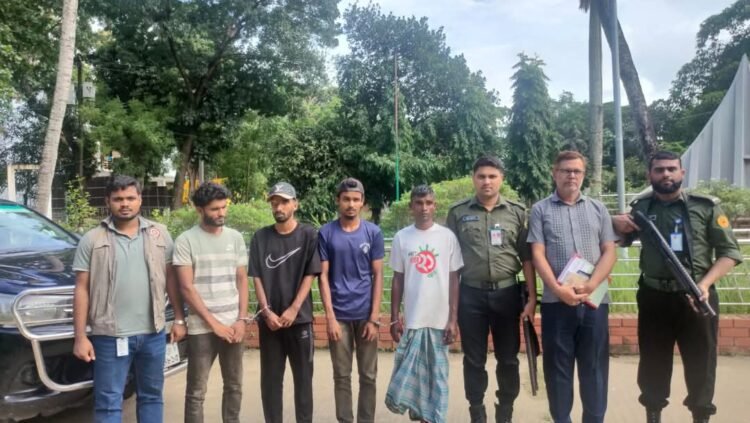 রাঙ্গুনিয়ায় মা*দক বিক্রির দায়ে ৬ জনকে তিন মাসের কা*রাদ*ন্ড