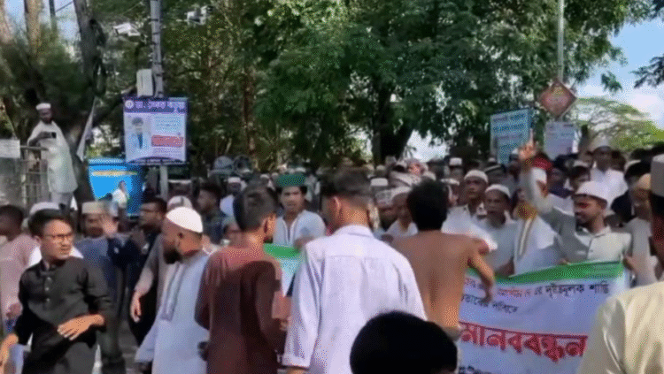 হযরত মুহাম্মদ (সা.)-কে অবমাননার প্রতিবাদে মহেশখালীতে বিক্ষোভ মিছিল অনুষ্ঠিত