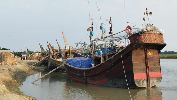 ২২ দিনের নিষেধাজ্ঞা শেষে ইলিশ শিকারে শরণখোলার জেলেরা