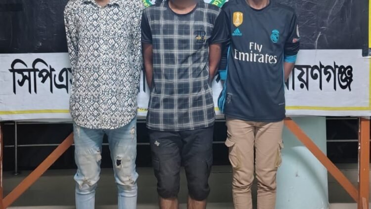 ঢাকা-চট্টগ্রাম মহাসড়কে ডাকাতি, ছিনতাই রোধকল্পে র‍্যাব-১১ এর সাঁড়াশি অভিযানে দেশীয় অস্ত্রসহ ০৩ জন ছিনতাইকারী গ্রেফতার