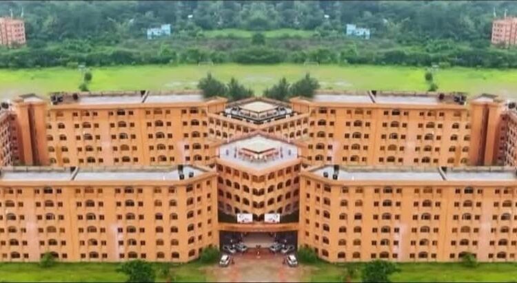 ববি শিক্ষক-কর্মকর্তাদের গোপন নথি ফেসবুকে ছড়িয়ে দিলেন ভিসির পিএস