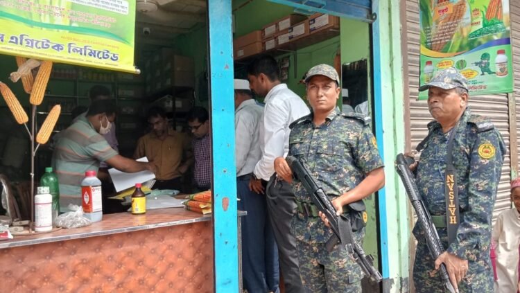 নলডাঙ্গায় ভেজাল বীজ ও মেয়াদোত্তীর্ণ কীটনাশকের বিরুদ্ধে অভিযান – ৩৫ হাজার টাকা জরিমানা