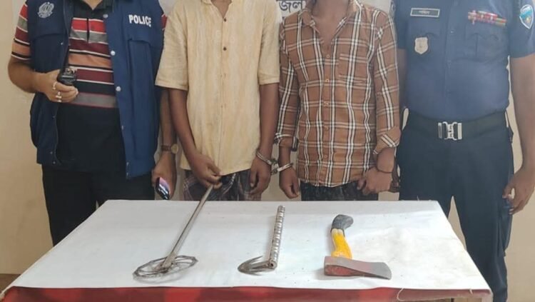 সেনবাগে কিশোর গ্যাংয়ের উৎপাত বৃদ্ধি! অস্ত্রসহ দুই যুবক আটক