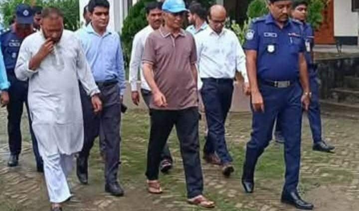 হিলি স্হল বন্দর পরিদর্শন করেন রংপুর বিভাগীয় কমিশনার শহিদুল ইসলাম