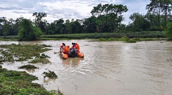 পাহাড় ধস ও বৃষ্টিতে সিকিম ও দার্জিলিং বিপর্যস্ত