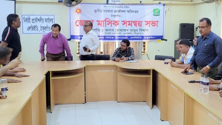 ঠিকাদারদের তোপের মুখে পালালেন  ঠাকুরগাঁও এলজিইডির নির্বাহী প্রকৌশলী