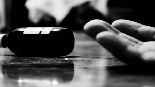 নওগাঁয় কিস্তি নিয়ে এনজিও কর্মীর অশালীন  আচরণে ক্ষুব্ধ গৃহবধূর বিষপানে আত্মহত্যা