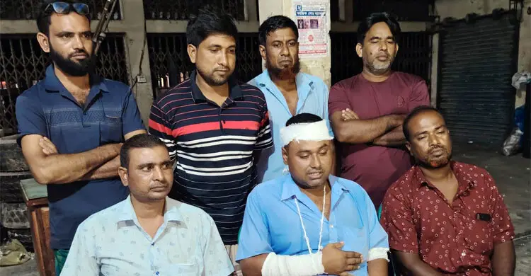 নাটোরে মারধর করে টাকা ও মোবাইল ফোন ছিনিয়ে নেয়ার অভিযোগ উঠেছে ছাত্রদল নেতার বিরুদ্ধে