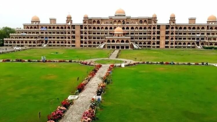 পেশোয়ার বিশ্ববিদ্যালয়ে ইতিহাস, ভূগোলসহ ৯ বিভাগ বন্ধ