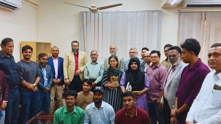 পটুয়াখালী ভার্সিটিতে, বিপ্লব ও সংহতি দিবসের প্রতিযোগীতায় বিজয়ীদের পুরস্কার বিতরণ