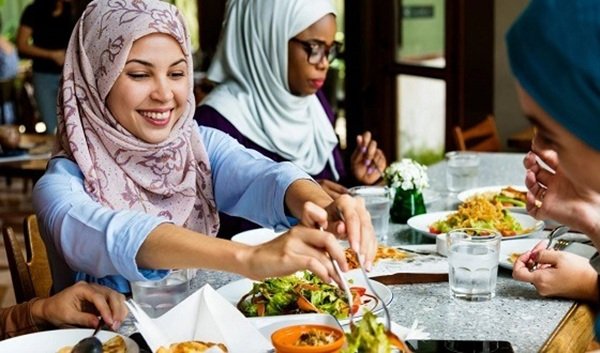 নিঃস্বার্থে খাবার খাওয়ানো ইবাদত