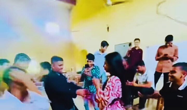 শেরপুরের জিকে পাইলট উচ্চ বিদ্যালয়ের ক্লাসরুমে নাচের ভিডিও ভাইরাল, অভিভাবকদের মধ্যে ক্ষোভ