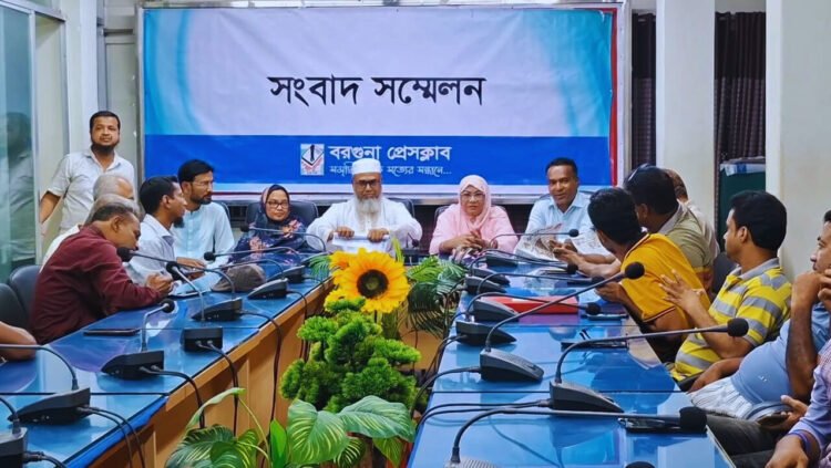 সাবেক এমপি মেজবাহ উদ্দিন ফরহাদের মন্তব্যে বরগুনায় আইনজীবীদের তীব্র প্রতিবাদ