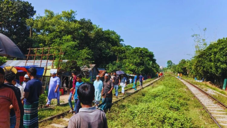 কুমিল্লার লাকসামে ট্রেনে কাটা পড়ে এক অজ্ঞাতপরিচয় নারীর মৃত্যু
