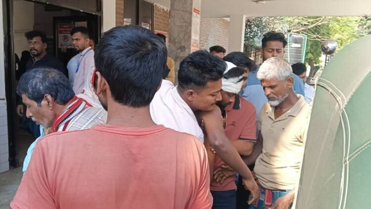 নরসিংদী জজ কোর্টে হাজিরা দিতে এসে রক্তাক্ত ছাত্রদল নেতা