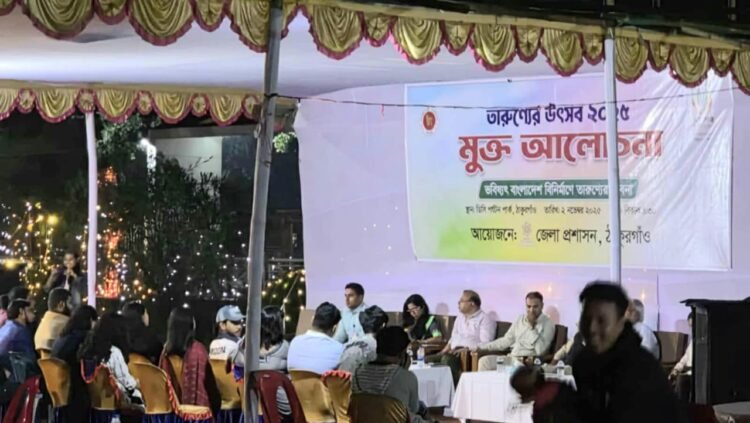 ঠাকুরগাঁওয়ের জেলা প্রশাসক কর্তৃক পক্ষপাতের অভিযোগ স্থানীয় তরুন ছাএ জনতার