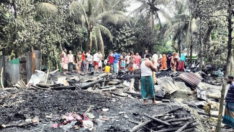 চরফ্যাশনে গভীর রাতে আগুনে দুই বসতঘর পুড়ে ছাই