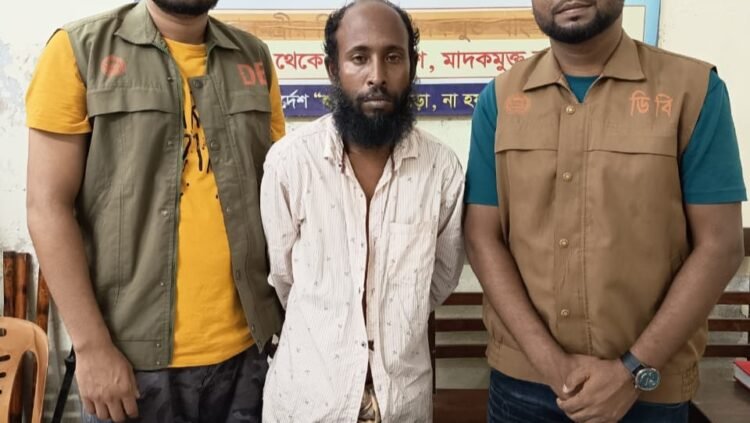 ডিবি’র জালে ১২১ পিস ইয়াবাসহ আটক-১