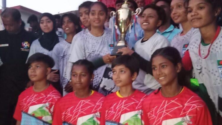 বিপ্লব ও সংহতি দিবস উপলক্ষে রায়গঞ্জে প্রমিলা ফুটবল টুর্নামেন্ট