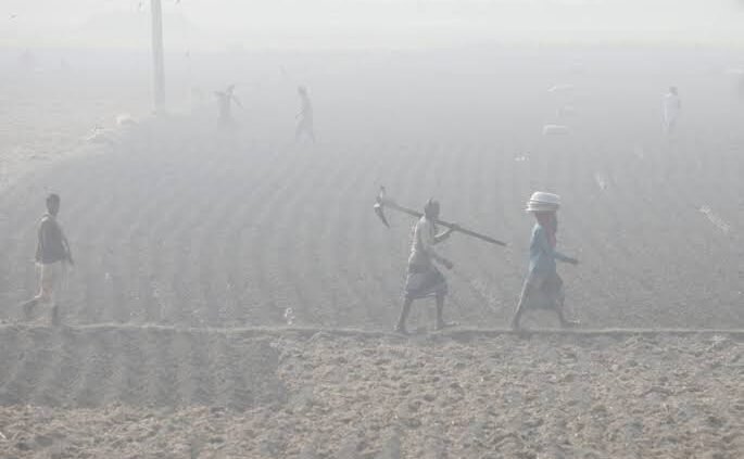 অষ্টগ্রামে আজ পেল শীতের আমেজ