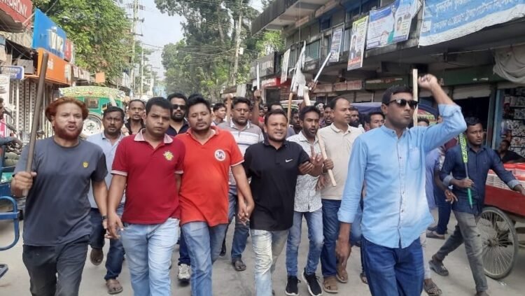 দৌলতপুরে- নিষিদ্ধ দলের নাশকতা প্রতিরোধে যুবদলের মিছিল