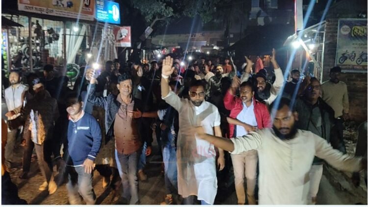 আ..লীগের ষড়যন্ত্রের প্রতিবাদে রায়গঞ্জে সন্ধ্যায় বিএনপির প্রতিবাদ মিছিল