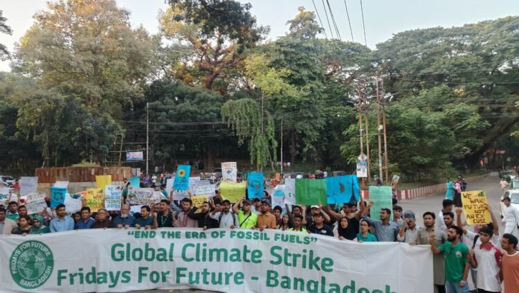 চট্টগ্রামে ফ্রাইডে’স ফর ফিউচারের জলবায়ু ধর্মঘট অনুষ্ঠিত