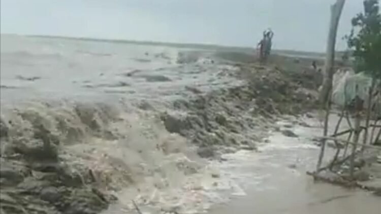 আজ ভয়াল সিডর দিবস:: ১৮ বছর পার হলেও শরনখোলায় বেড়িবাঁধ নির্মাণ প্রকল্পের ৩০০ কোটি টাকা জলে