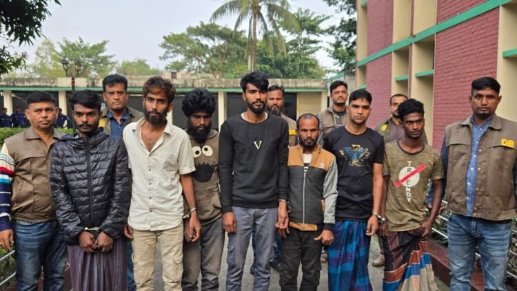 নওগাঁয় বৈদ্যুতিক মিটার চোর চক্রের ৭ সদস্য আটক