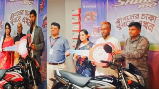 মহাদেবপুরে হোন্ডা সাইন একশ’ মডেলের মোটরসাইকেলের উদ্বোধন