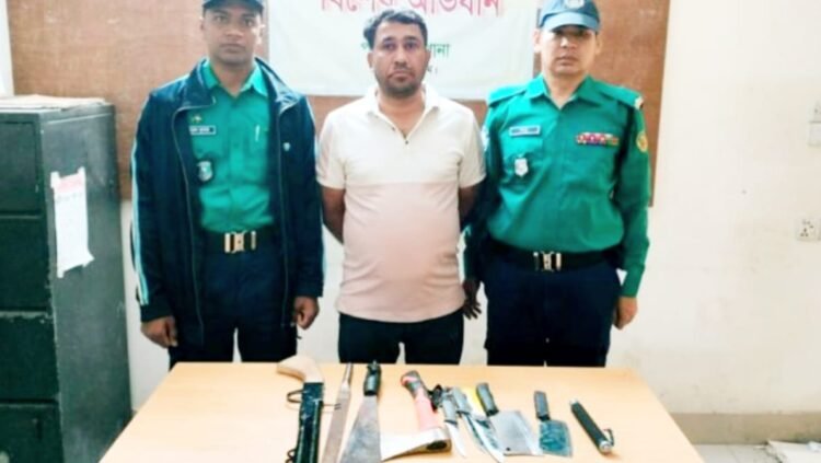 পাঁচলাইশে সন্ত্রাসী ইসমাইল গ্রেপ্তার, থানায় হস্তান্তর