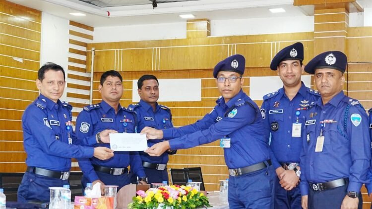 কুমিল্লা জেলা পুলিশে মাসিক কল্যাণ সভা অনুষ্ঠিত: ভালো কাজের স্বীকৃতিতে পুরস্কার প্রদান
