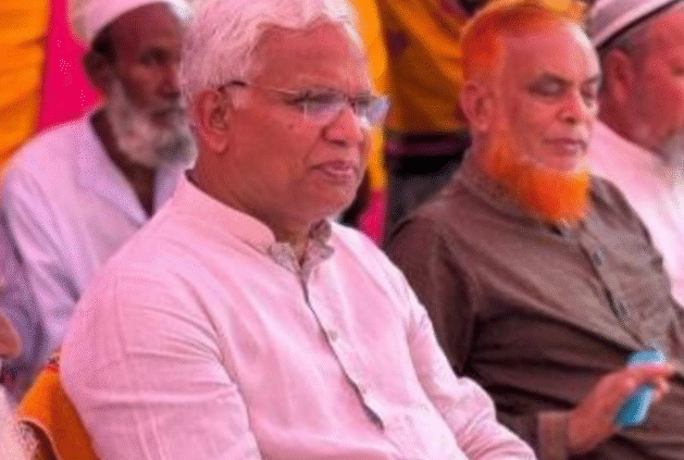 নবাবগঞ্জের গোলাপন্জ ইউনিয়ন  বি এন পির পথসভায়  স্থায়ী কমিটির সদস্য ডাঃ এ জেড এম জাহিদ হোসেন