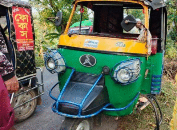 দুমকি উপজেলায়,  সড়ক দুর্ঘটনায় আহত – ৫ জন