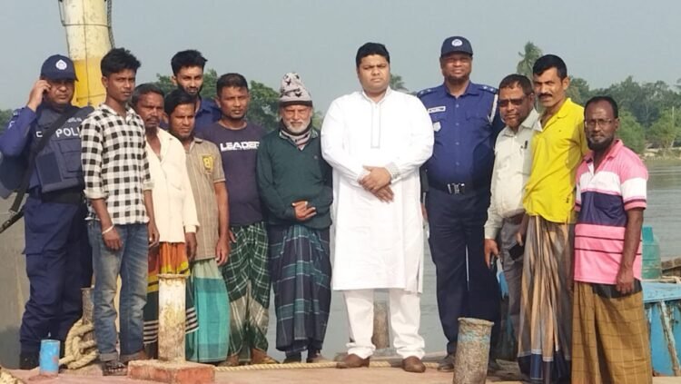 বটিয়াঘাটায় ভদ্রা নদী থেকে অবৈধ বালু উত্তোলন : চারজনের চার লক্ষ টাকা জরিমান ও এক বছর করে কারাদন্ড ভ্রাম্যমাণ আদালতে