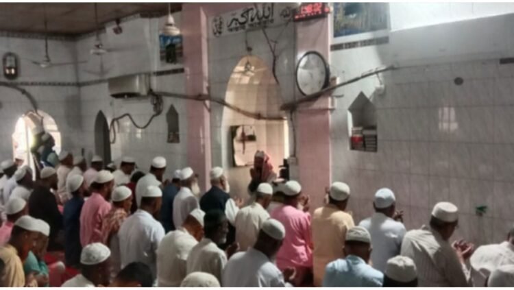 রায়গঞ্জের ক্ষিরতলায় খালেদা জিয়ার সুস্থতা কামনায় দোয়া