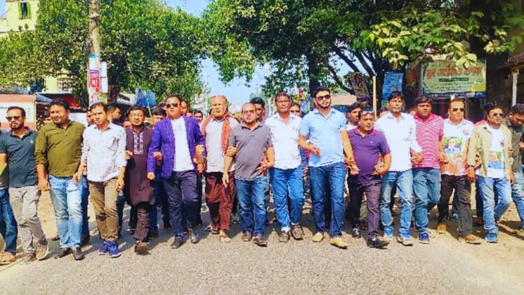 দৌলতপুরে স্বেচ্ছাসেবক দলের বিক্ষোভ মিছিল