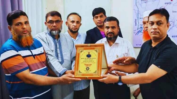 রাজাপুর থানার ওসি ইসমাইল হোসেন-কে বিদায়ী সংবর্ধনা