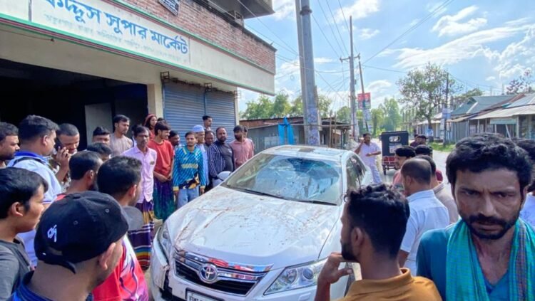 গাজীপুরে কালিয়াকৈরে  প্রাইভেট কার নিয়ন্ত্রণ  হারিয়ে  দোকান ভাংচুর,  আহত ড্রাইভার