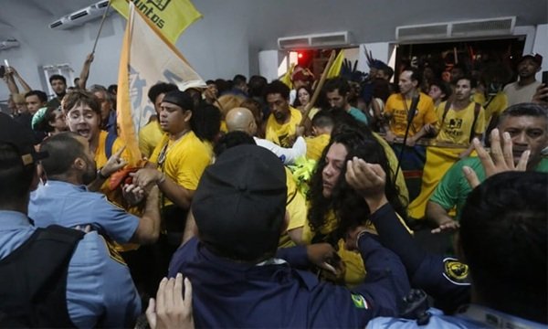 কপ ৩০ সম্মেলনে নিরাপত্তা বাহিনীর সঙ্গে আদিবাসী বিক্ষোভকারীদের সংঘর্ষ