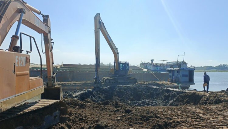 অষ্টগ্রামের মাটি পাচার হচ্ছে ঢাকার বিভিন্ন ইটের ভাটায়