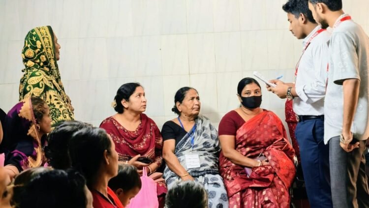 মোস্তফা হাকিম ব্লাড ব্যাংকের উদ্যোগে বিনামূল্যে  চক্ষু শিবির ও ছানি অপারেশন সম্পূর্ণ