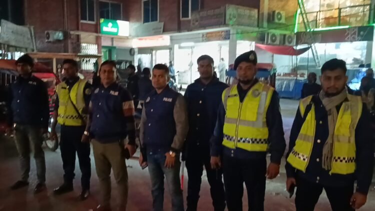 পায়রা সেতুর টোল প্লাজায় বাস-মিনিবাসে গণতল্লাশি অভিযান