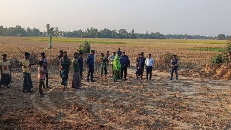 অবৈধভাবে জমির টপ সয়েল কাটায় ৭০ হাজার টাকা জরিমানা