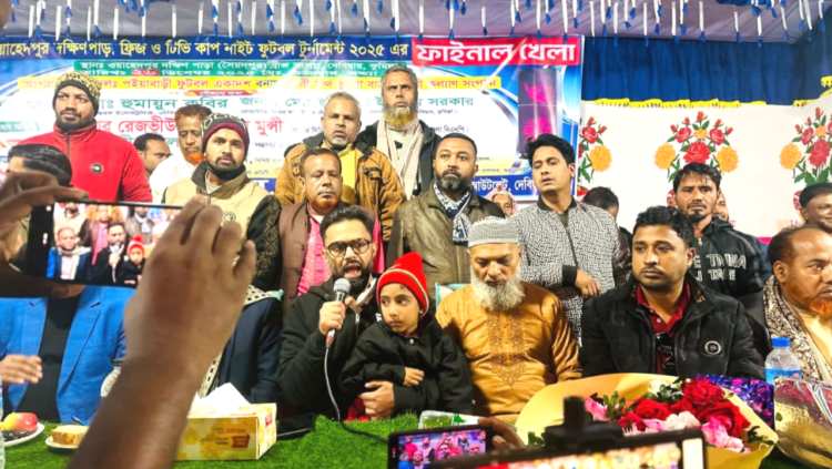 ব্যারিস্টার রেজভীউল আহসান মুন্সির উপস্থিতিতে কুমিল্লার দেবিদ্বার উপজেলায় ফ্রিজ ও টিভি কাপ নাইট ফুটবল টুর্নামেন্ট –২০২৫ ⚽ অনুষ্ঠিত  হয়